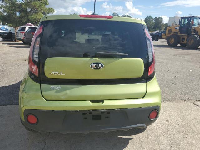 KNDJN2A23J7903205 - 2018 KIA SOUL GREEN photo 6