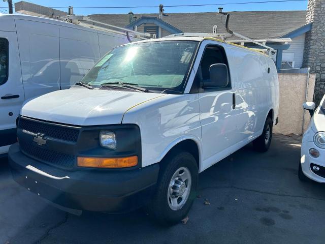 1GCWGFBAXE1174786 - 2014 CHEVROLET EXPRESS G2 WHITE photo 2