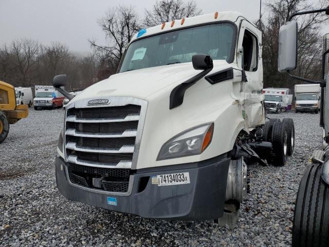 3AKJHTDV7NSMZ1786 - 2022 FREIGHTLINER CASCADIA 1 WHITE photo 2