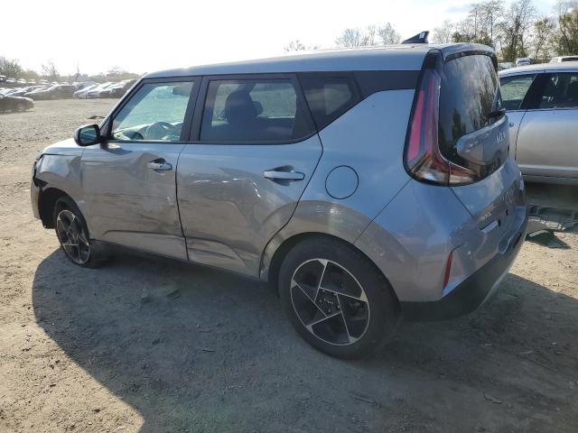 KNDJ33AU0P7856592 - 2023 KIA SOUL EX SILVER photo 2