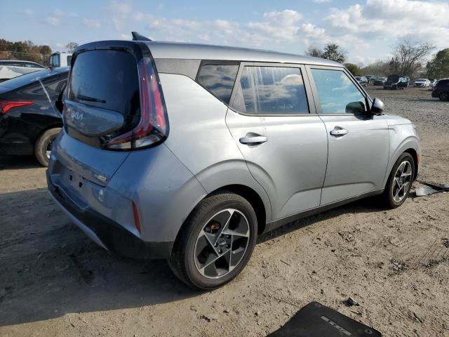 KNDJ33AU0P7856592 - 2023 KIA SOUL EX SILVER photo 3