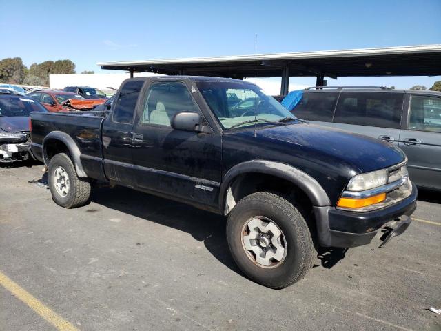 1GCCT19W0Y8146381 - 2000 CHEVROLET S TRUCK S10 BLACK photo 4