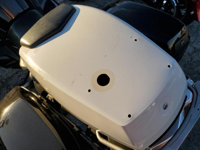 WB10A1306JZ467190 - 2018 BMW R1200 RT TWO TONE photo 9