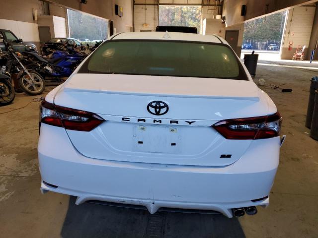 4T1S11AK2PU795692 - 2023 TOYOTA CAMRY SE NIGHT SHADE WHITE photo 6