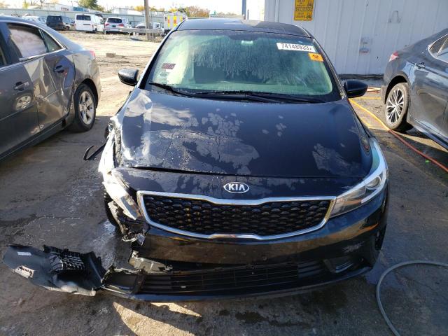 3KPFL4A73JE263600 - 2018 KIA FORTE LX BLACK photo 5