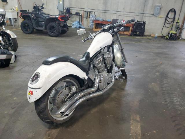 JH2SC6101AK000734 - 2010 HONDA VT1300 CX WHITE photo 4