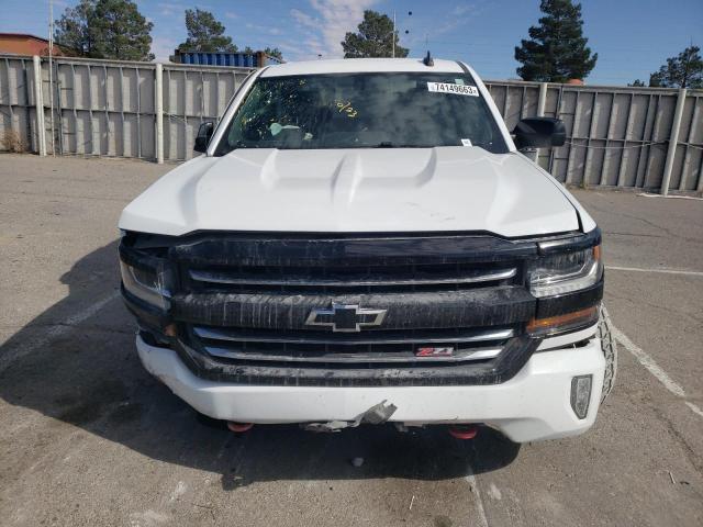 1GCVKREC7HZ301007 - 2017 CHEVROLET SILVERADO K1500 LT WHITE photo 5