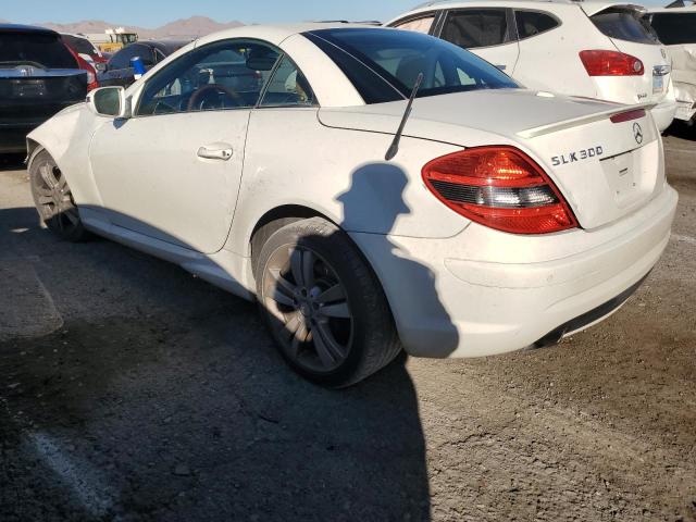 WDBWK5EA6BF240106 - 2011 MERCEDES-BENZ SLK 300 WHITE photo 2