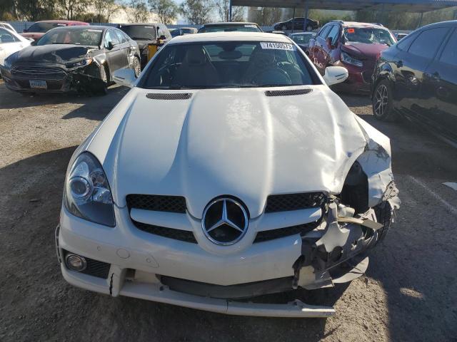 WDBWK5EA6BF240106 - 2011 MERCEDES-BENZ SLK 300 WHITE photo 5