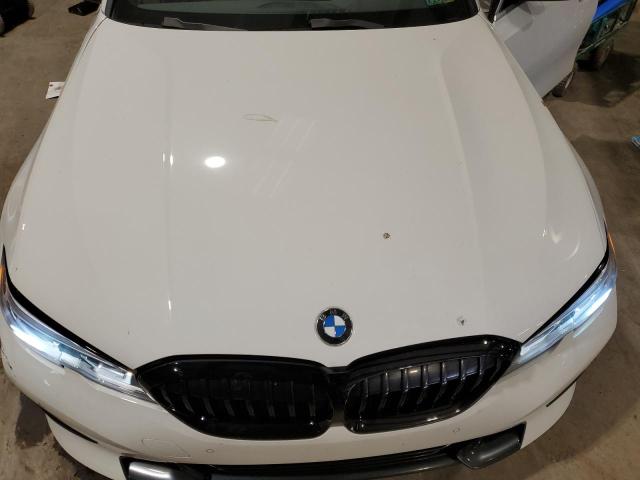 3MW5R7J04L8B10396 - 2020 BMW 330XI WHITE photo 11