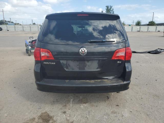 2C4RVABGXCR293926 - 2012 VOLKSWAGEN ROUTAN SE BLACK photo 6