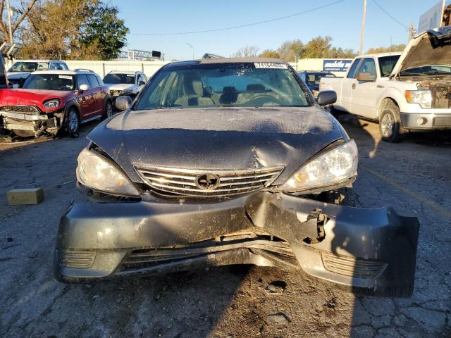 4T1BF32K95U590170 - 2005 TOYOTA CAMRY LE GRAY photo 5