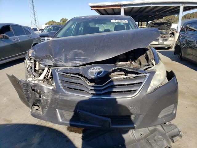 4T1BF3EK1BU602979 - 2011 TOYOTA CAMRY BASE GRAY photo 5