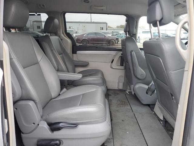 2V4RW3DG6BR641912 - 2011 VOLKSWAGEN ROUTAN SE SILVER photo 11