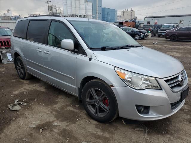 2V4RW3DG6BR641912 - 2011 VOLKSWAGEN ROUTAN SE SILVER photo 4