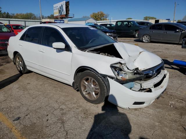 1HGCM56387A094926 - 2007 HONDA ACCORD SE WHITE photo 4