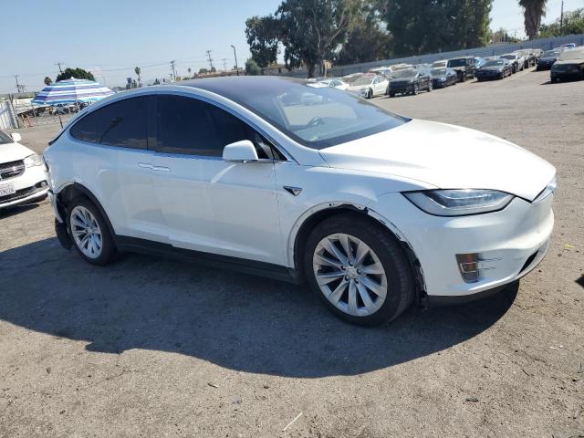 5YJXCBE28HF054123 - 2017 TESLA MODEL X WHITE photo 4