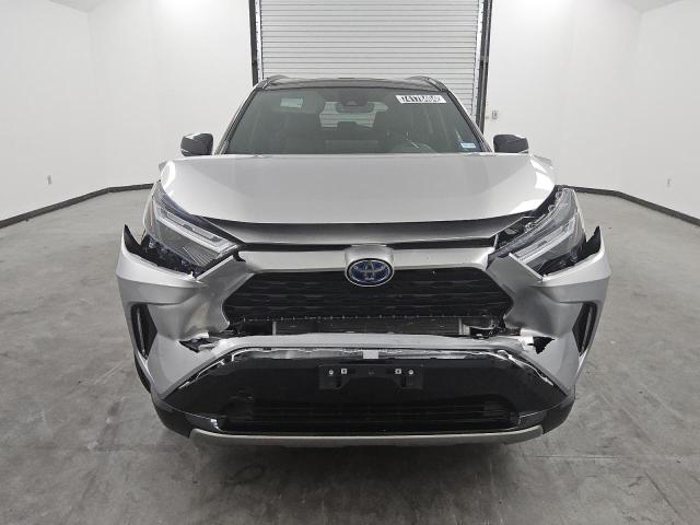 4T3E6RFV5PU118708 - 2023 TOYOTA RAV4 XSE SILVER photo 5