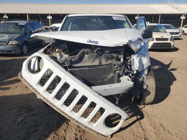 1C4NJPFA4CD704565 - 2012 JEEP PATRIOT LATITUDE WHITE photo 5