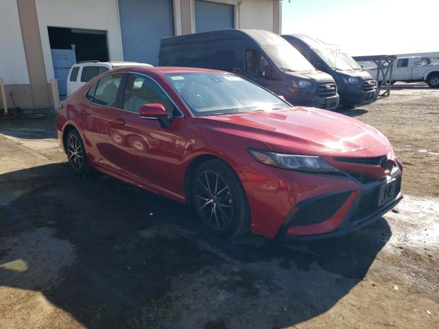 4T1G11AK5NU037266 - 2022 TOYOTA CAMRY SE RED photo 4