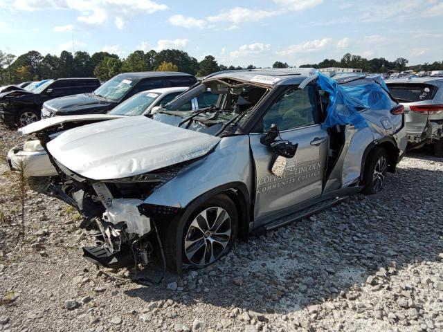 5TDGZRAH3NS126709 - 2022 TOYOTA HIGHLANDER XLE SILVER photo 1