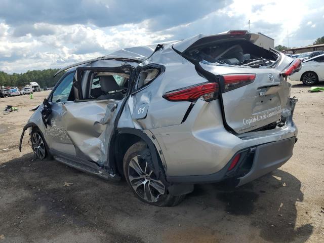 5TDGZRAH3NS126709 - 2022 TOYOTA HIGHLANDER XLE SILVER photo 2