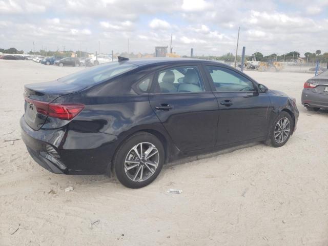 3KPF24AD6PE554948 - 2023 KIA FORTE LX BLACK photo 3