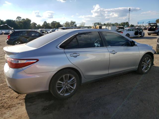 4T1BF1FK7HU378919 - 2017 TOYOTA CAMRY SE LE Gümüş fotoğraf 3