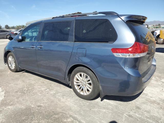 5TDYK3DC3ES513962 - 2014 TOYOTA SIENNA XLE BLUE photo 2