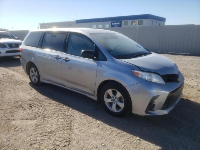 5TDZZ3DC3JS944313 - 2018 TOYOTA SIENNA L GRAY photo 4