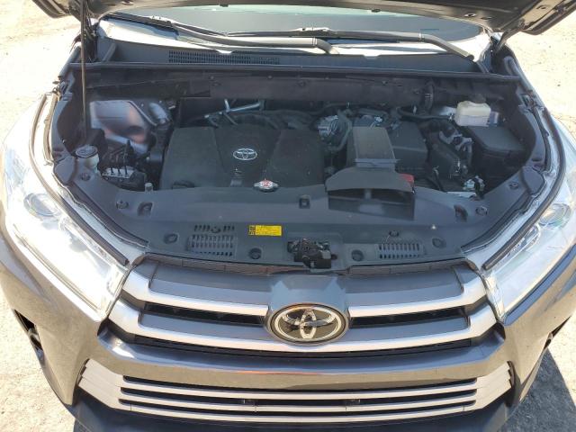 5TDJZRFH8JS533935 - 2018 TOYOTA HIGHLANDER SE GRAY photo 12