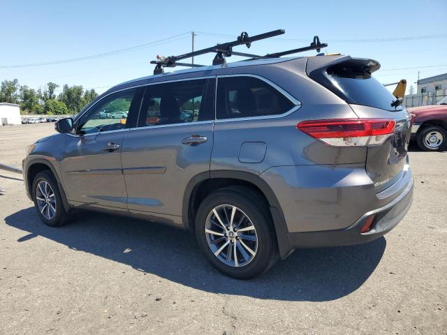 5TDJZRFH8JS533935 - 2018 TOYOTA HIGHLANDER SE GRAY photo 2