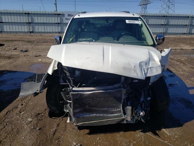 2A4RR8DG7BR682400 - 2011 CHRYSLER TOWN & COU TOURING L WHITE photo 5