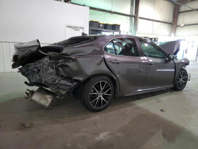 4T1G11AK3RU890934 - 2024 TOYOTA CAMRY SE NIGHT SHADE GRAY photo 3