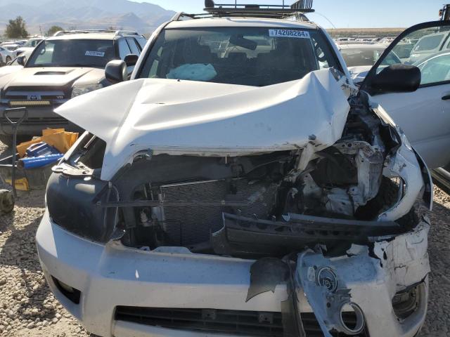 JTEBU14R960085307 - 2006 TOYOTA 4RUNNER SR5 WHITE photo 11