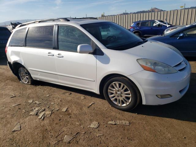 5TDZK22CX7S082038 - 2007 TOYOTA SIENNA XLE WHITE photo 4