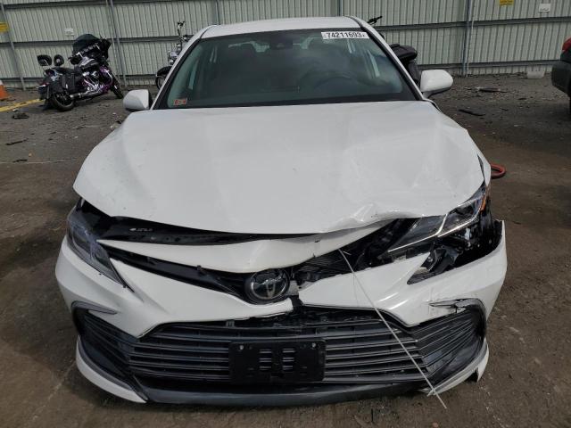 4T1C11BK8PU103552 - 2023 TOYOTA CAMRY LE WHITE photo 5