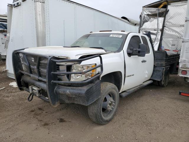 1GBJK39688E203518 - 2008 CHEVROLET SILVERADO K3500 WHITE photo 2