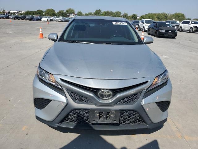 JTNB11HK9J3048030 - 2018 TOYOTA CAMRY L SILVER photo 5