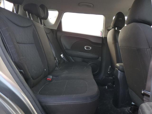 KNDJN2A22J7543165 - 2018 KIA SOUL GRAY photo 10