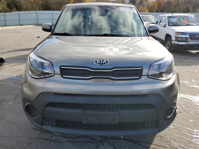 KNDJN2A22J7543165 - 2018 KIA SOUL GRAY photo 5