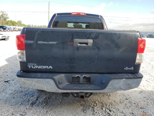 5TFDY5F15AX137192 - 2010 TOYOTA TUNDRA CREWMAX SR5 BLACK photo 6