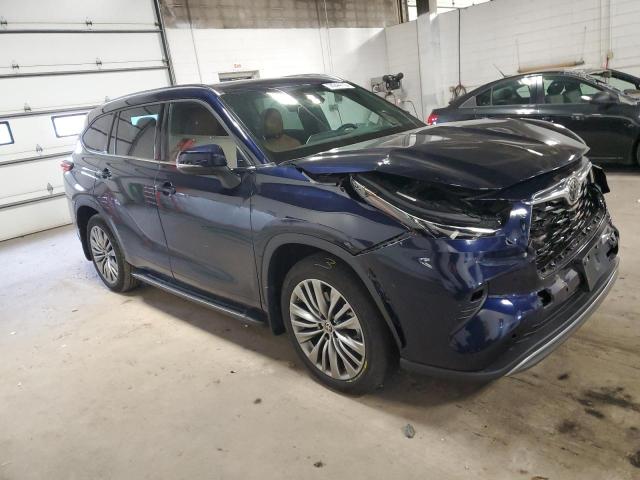 5TDFZRBH4NS212721 - 2022 TOYOTA HIGHLANDER PLATINUM BLUE photo 4