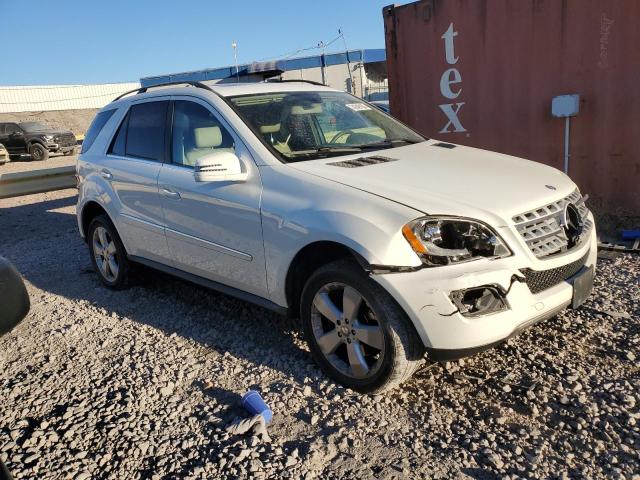4JGBB8GB0BA643773 - 2011 MERCEDES-BENZ ML 350 4MATIC WHITE photo 4