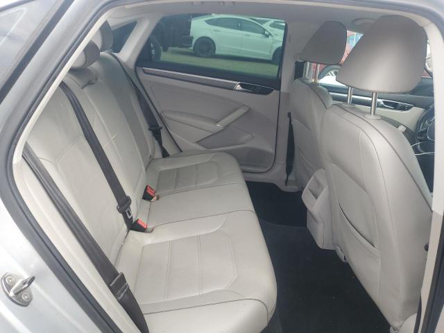 1VWDT7A39HC029529 - 2017 VOLKSWAGEN PASSAT R-LINE Silber Foto 10