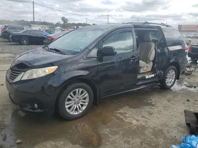 2013 TOYOTA SIENNA XLE, 