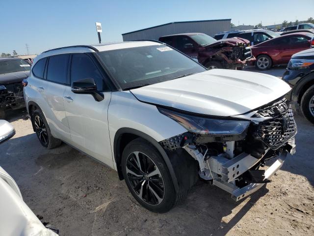 5TDLZRAH4MS056988 - 2021 TOYOTA HIGHLANDER XSE WHITE photo 4