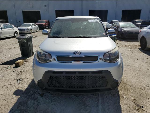 KNDJN2A21E7701033 - 2014 KIA SOUL SILVER photo 5