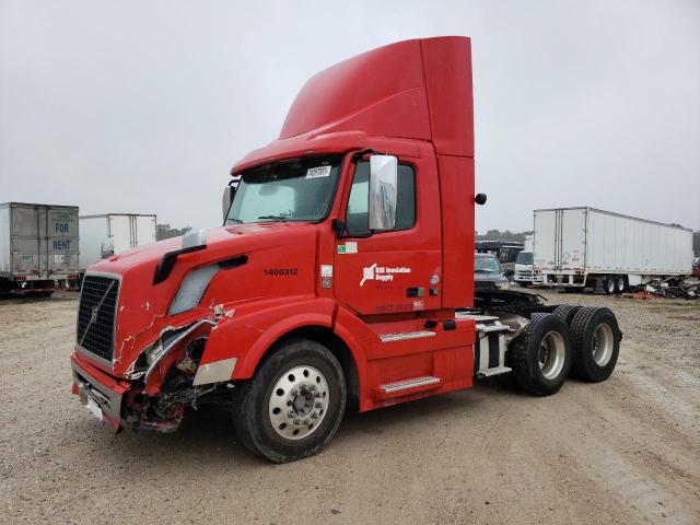 4V4NC9EH2FN175625 - 2015 VOLVO VN VNL RED photo 2