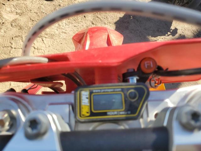 VBKGAK438NM175347 - 2022 KTM MOTORCYCLE RED photo 8